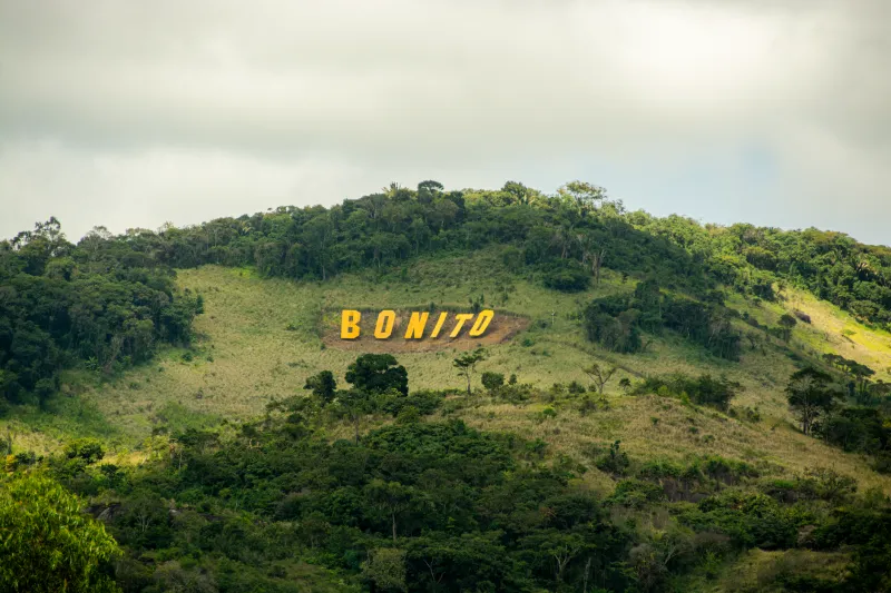 O Terreno Fala: Como a Topografia da Serra Determina a Segurança, a Drenagem e o Futuro do Seu Imóvel